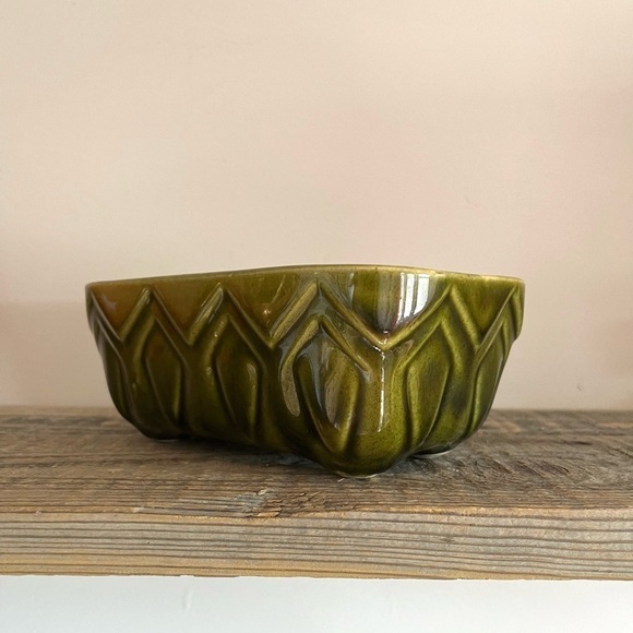 Avocado green Vintage Brush pottery planter - Picture 1 of 6
